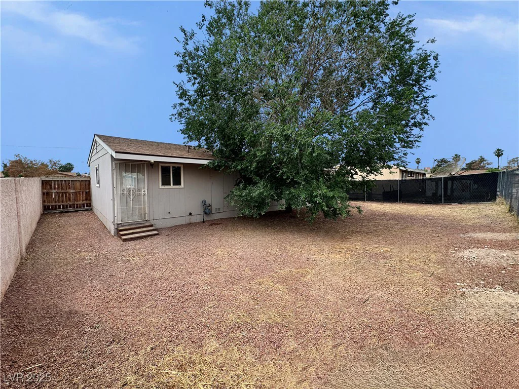 1004 Stone River, North Las Vegas, NV 89030