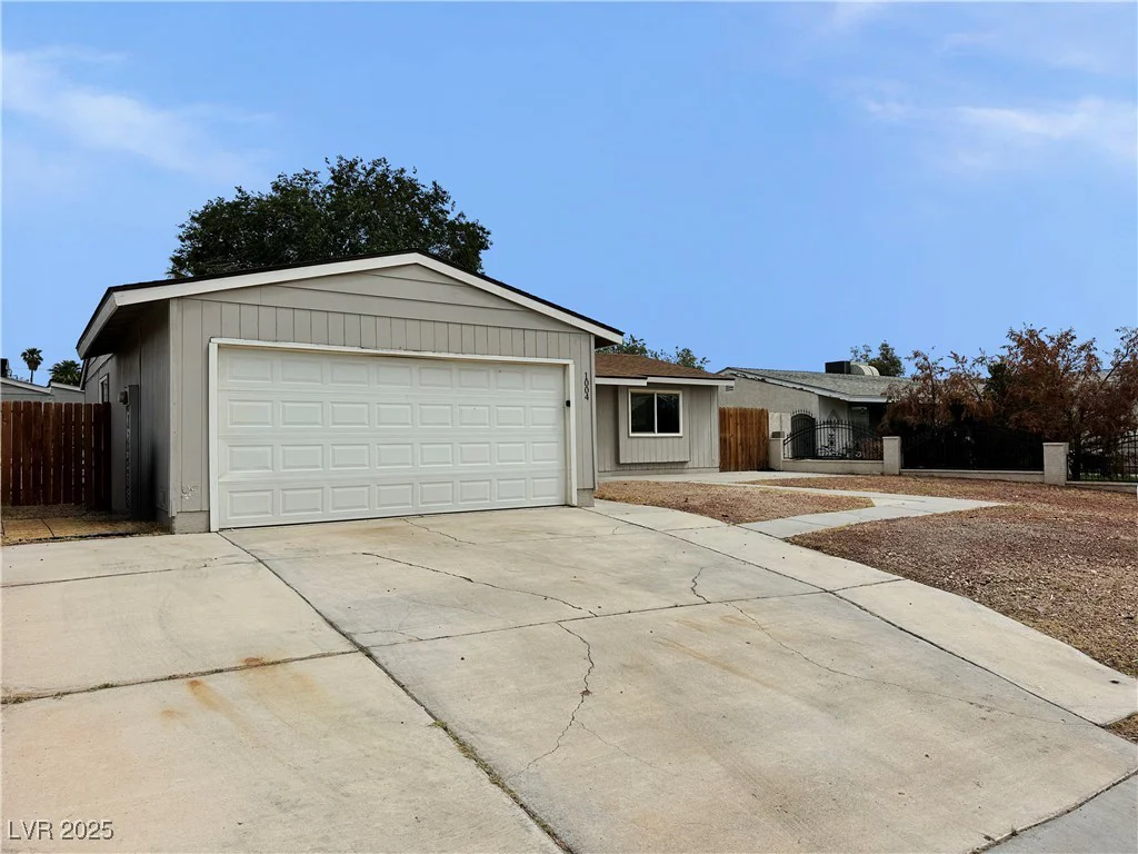 1004 Stone River, North Las Vegas, NV 89030