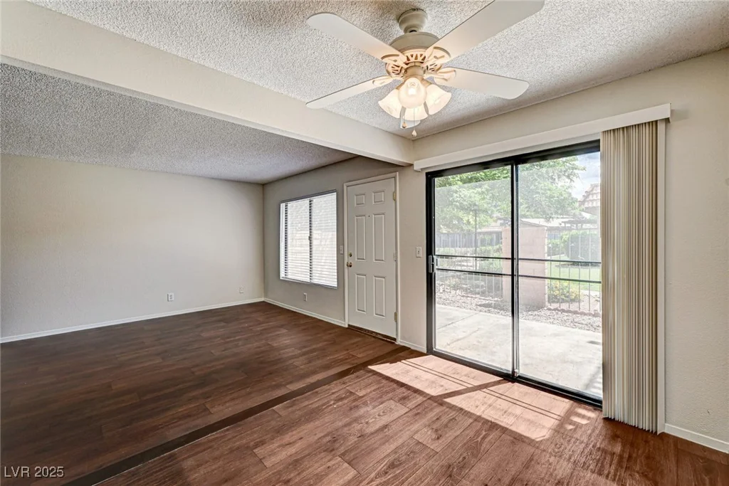 6641 Silverstream, Las Vegas, NV 89107