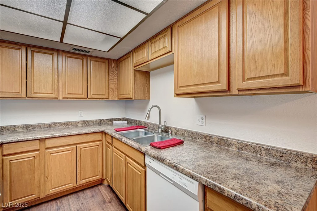 6641 Silverstream, Las Vegas, NV 89107