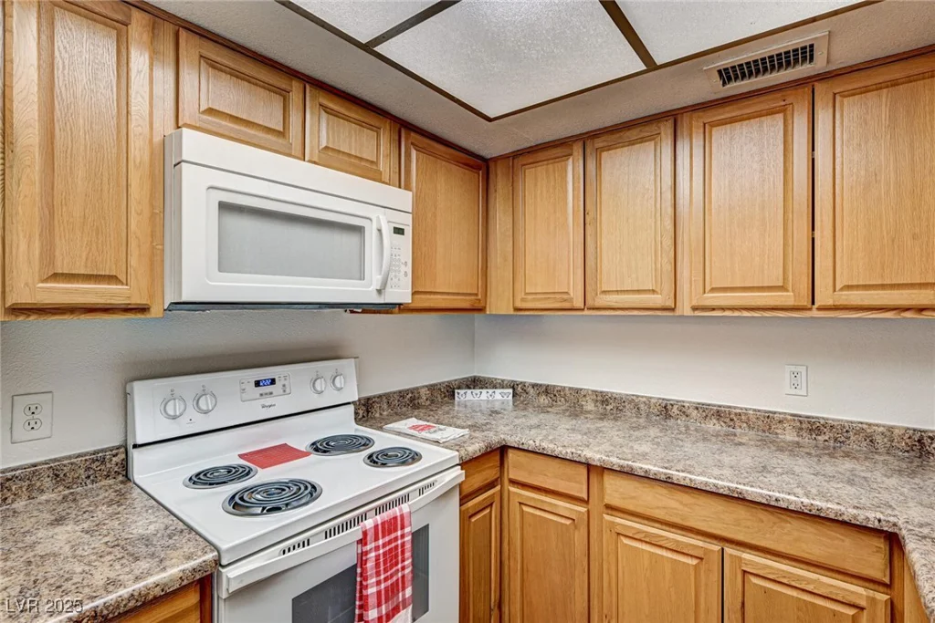 6641 Silverstream, Las Vegas, NV 89107