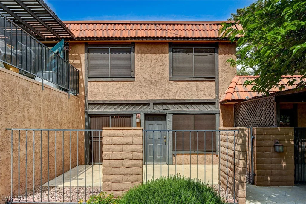 6641 Silverstream, Las Vegas, NV 89107