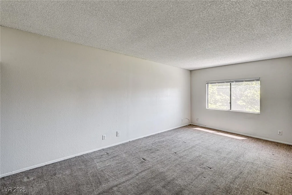 6641 Silverstream, Las Vegas, NV 89107