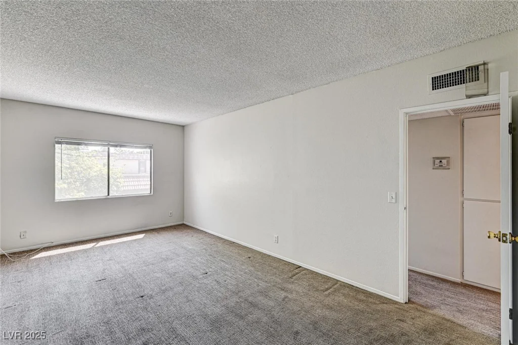 6641 Silverstream, Las Vegas, NV 89107