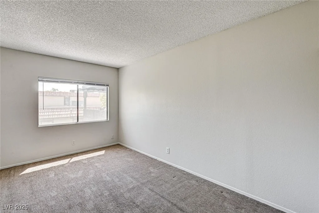 6641 Silverstream, Las Vegas, NV 89107