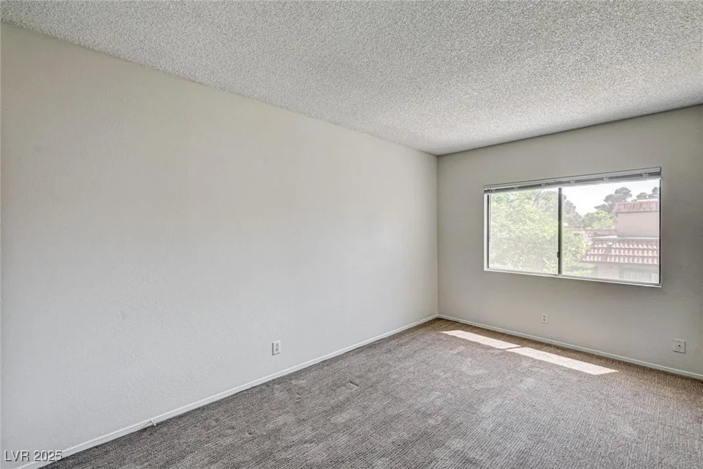 6641 Silverstream, Las Vegas, NV 89107