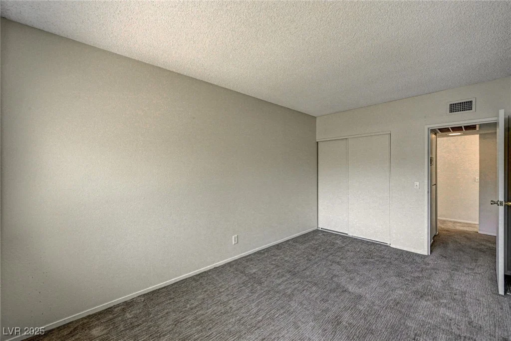 6641 Silverstream, Las Vegas, NV 89107