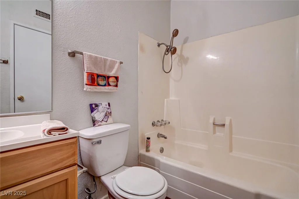6641 Silverstream, Las Vegas, NV 89107