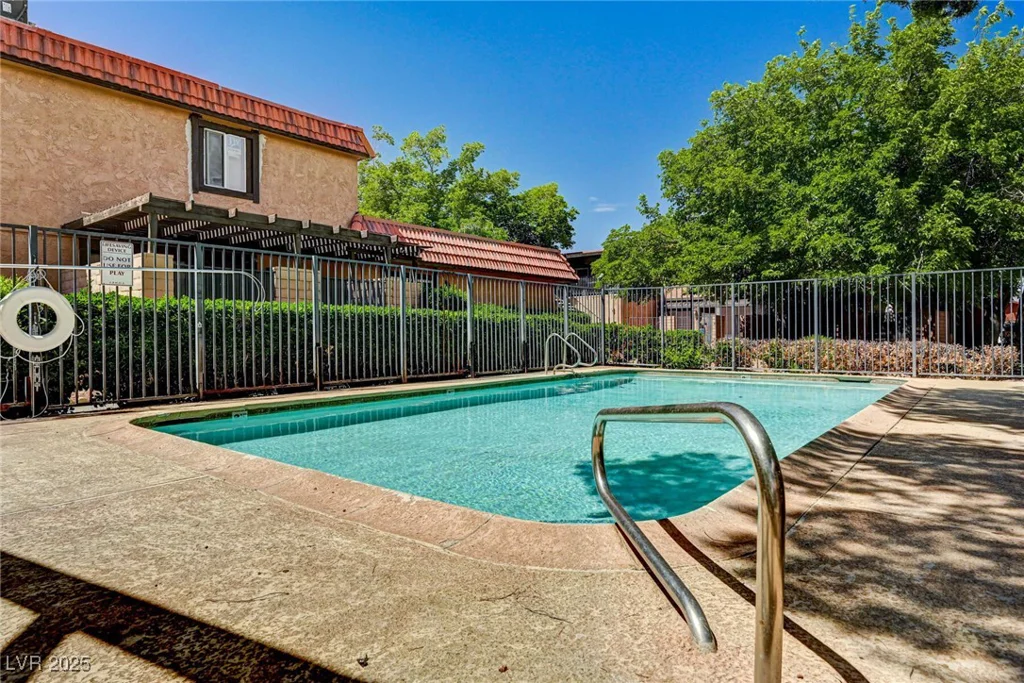 6641 Silverstream, Las Vegas, NV 89107