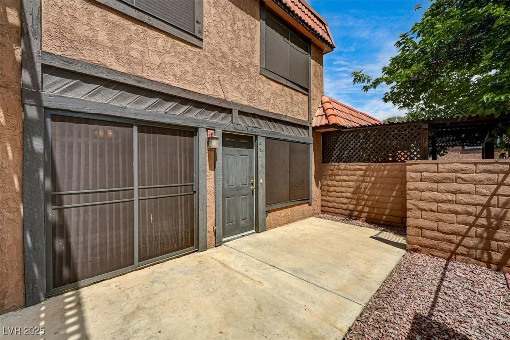 6641 Silverstream, Las Vegas, NV 89107