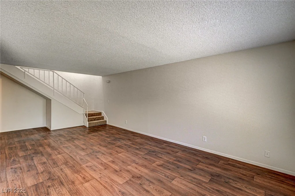 6641 Silverstream, Las Vegas, NV 89107