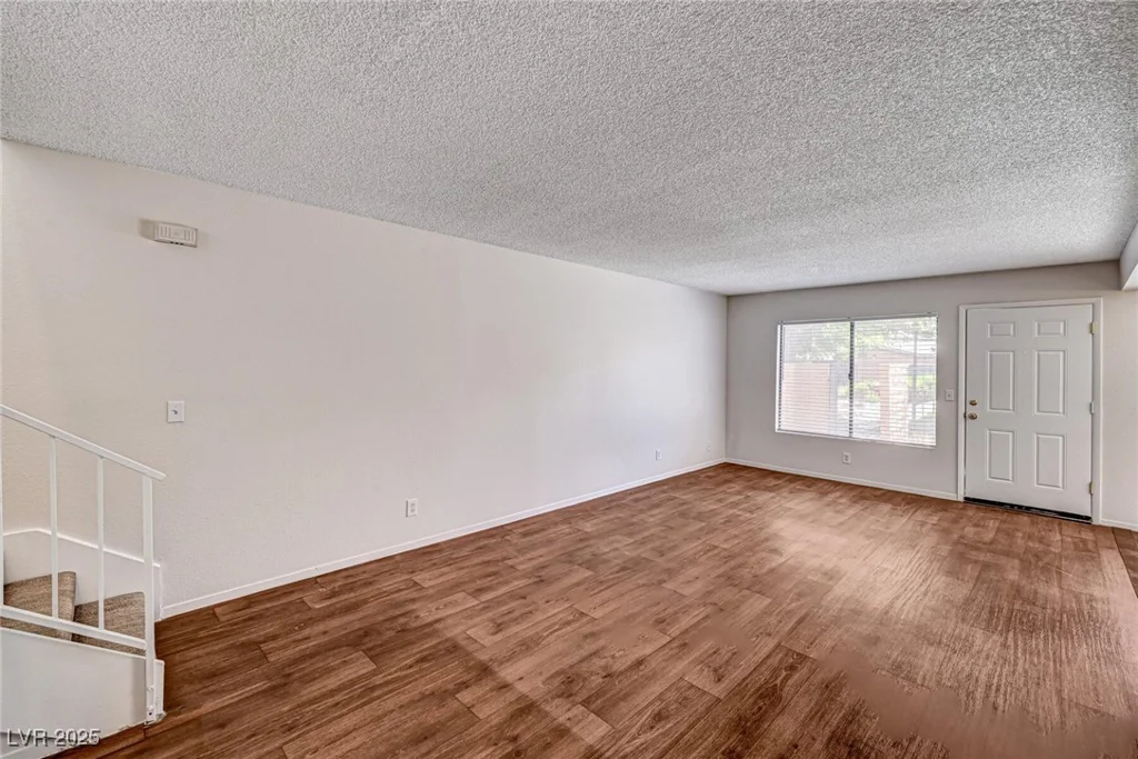 6641 Silverstream, Las Vegas, NV 89107