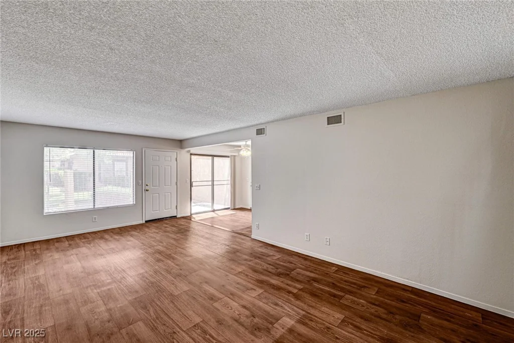 6641 Silverstream, Las Vegas, NV 89107