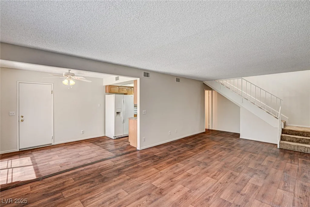 6641 Silverstream, Las Vegas, NV 89107