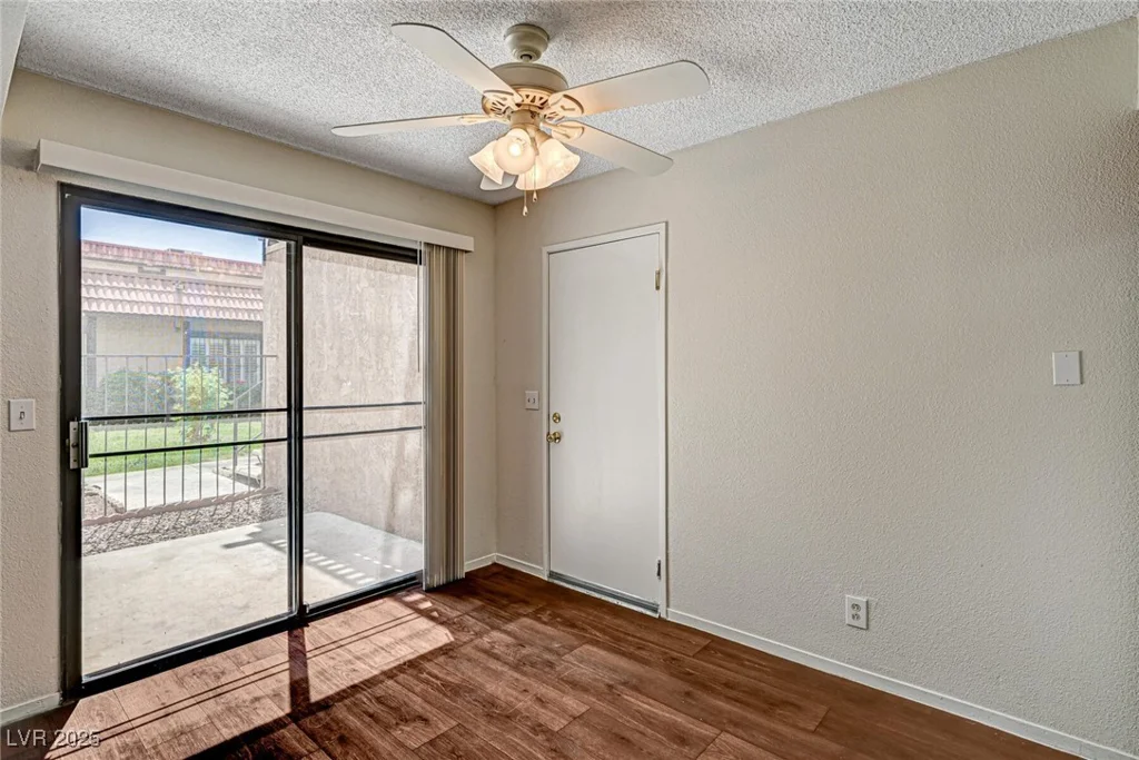 6641 Silverstream, Las Vegas, NV 89107