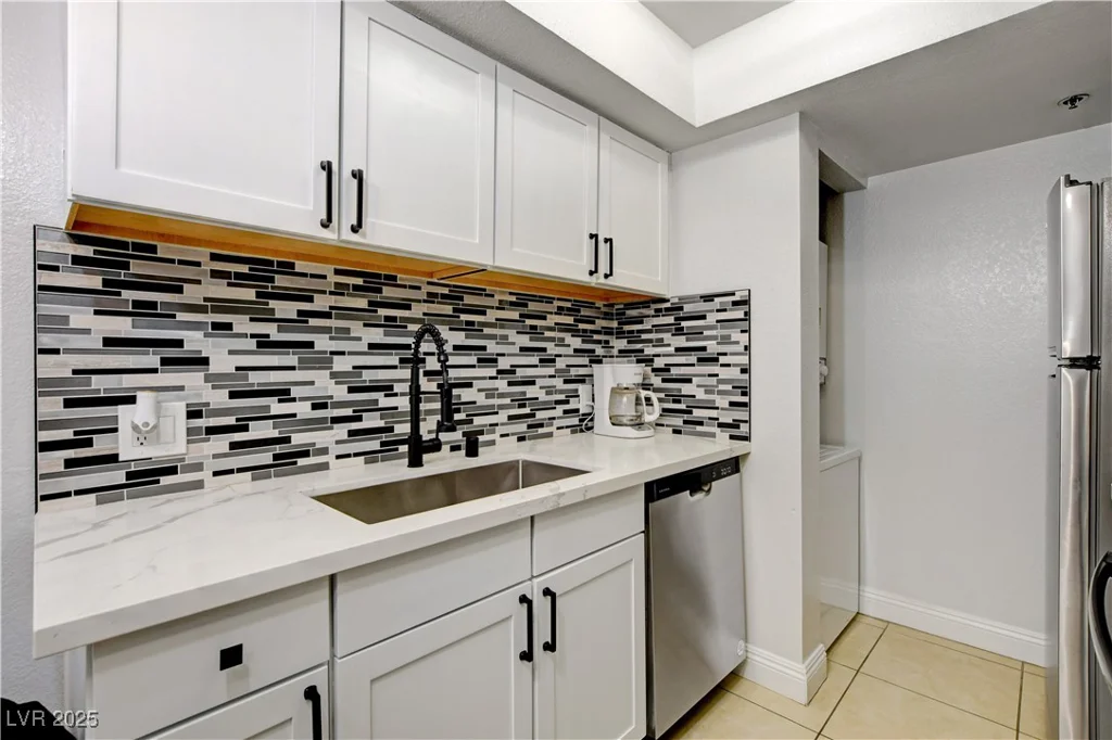 4200 Valley View, Las Vegas, NV 89103