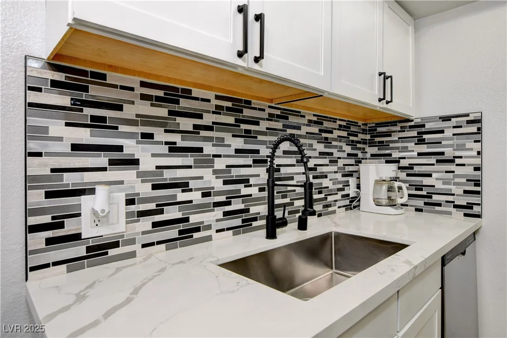 4200 Valley View, Las Vegas, NV 89103
