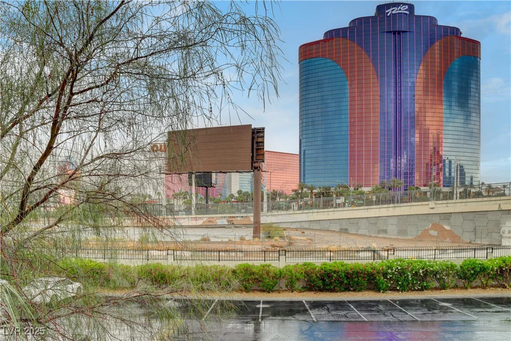 4200 Valley View, Las Vegas, NV 89103