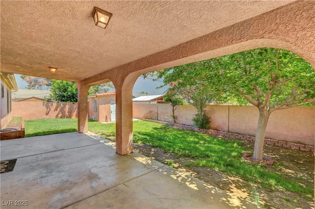 2398 Lamont, Las Vegas, NV 89104