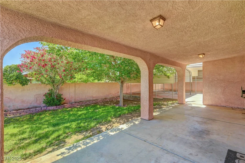 2398 Lamont, Las Vegas, NV 89104