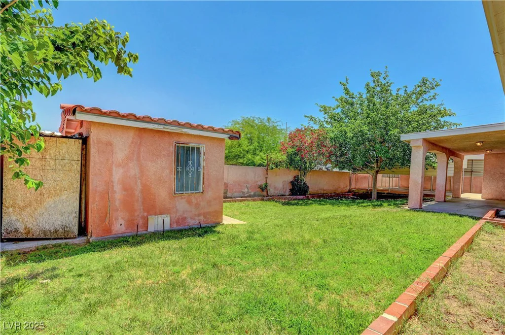 2398 Lamont, Las Vegas, NV 89104