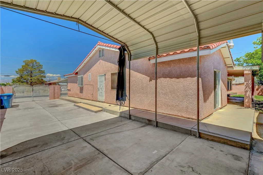 2398 Lamont, Las Vegas, NV 89104
