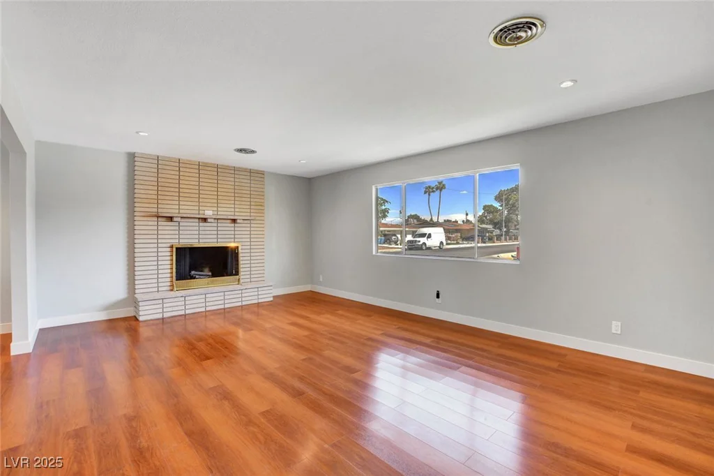 819 Bracken, Las Vegas, NV 89104