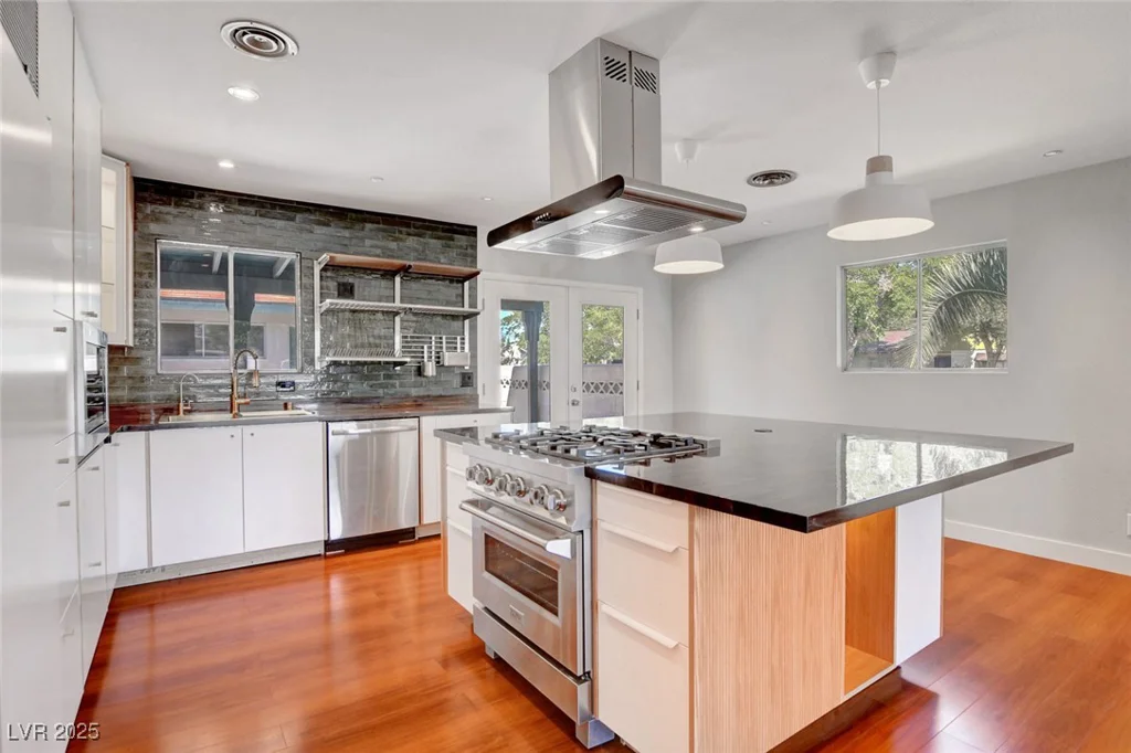 819 Bracken, Las Vegas, NV 89104