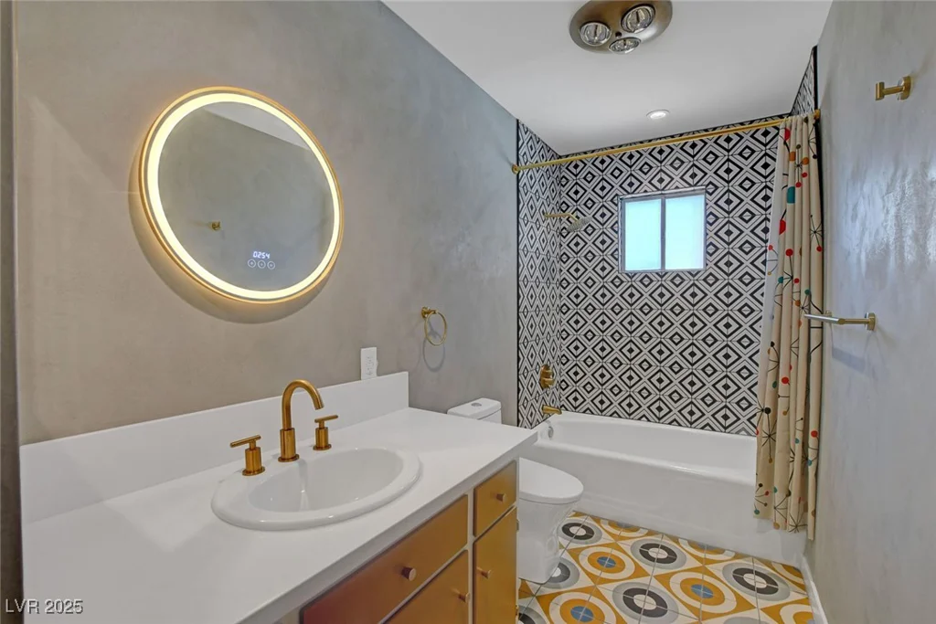 819 Bracken, Las Vegas, NV 89104