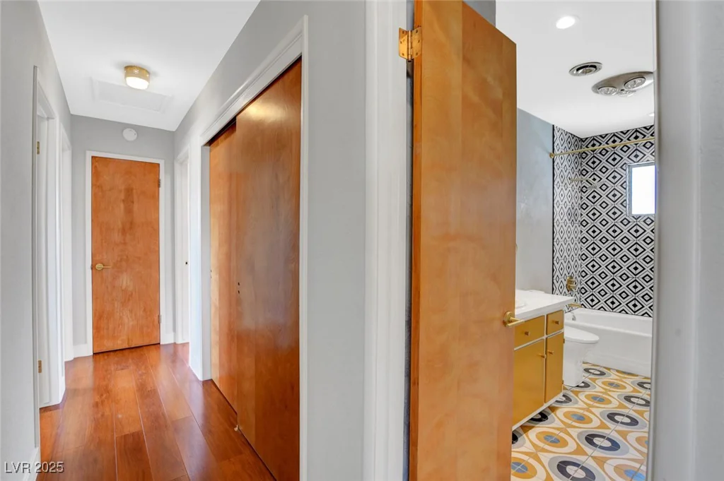 819 Bracken, Las Vegas, NV 89104