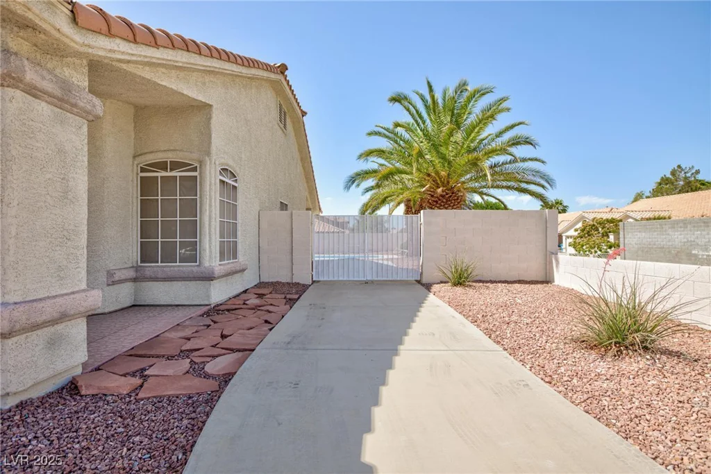 9091 Viking, Las Vegas, NV 89147