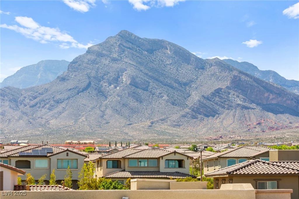 160 Lomita Heights, Las Vegas, NV 89138
