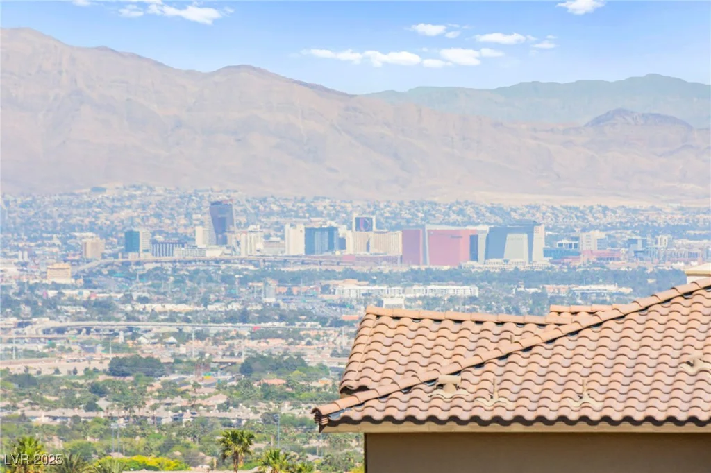160 Lomita Heights, Las Vegas, NV 89138