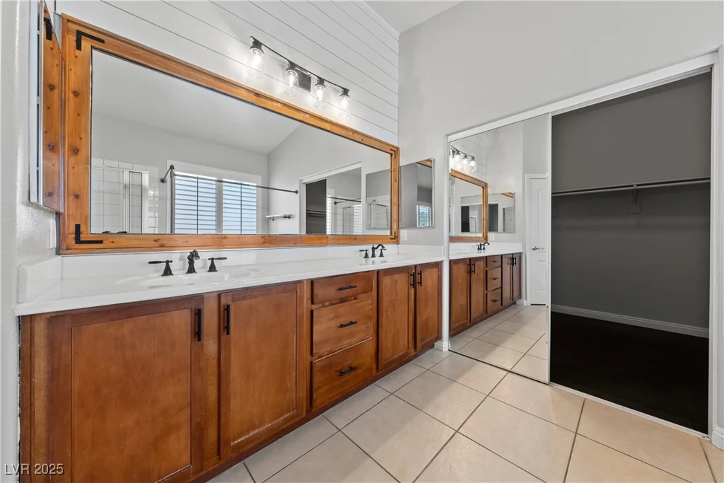 8029 Chablis Bay, Las Vegas, NV 89131