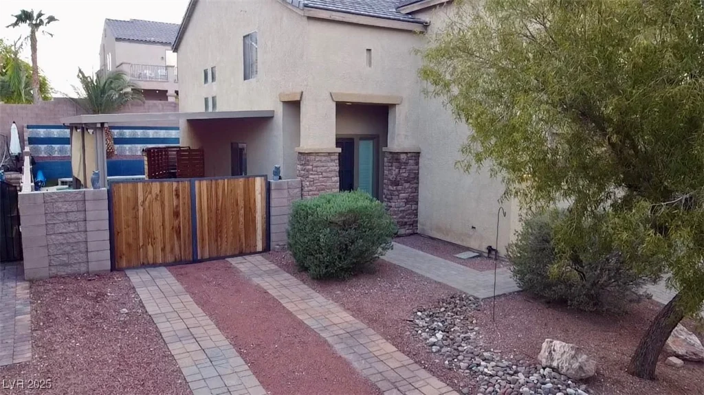 8029 Chablis Bay, Las Vegas, NV 89131