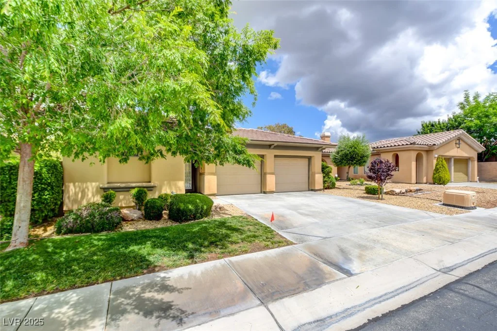 4 Chatmoss, Henderson, NV 89052