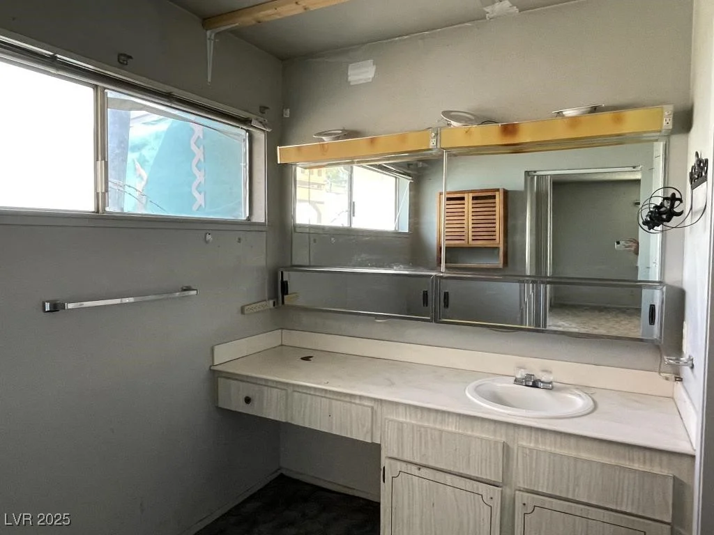 204 Bradshaw, Las Vegas, NV 89145