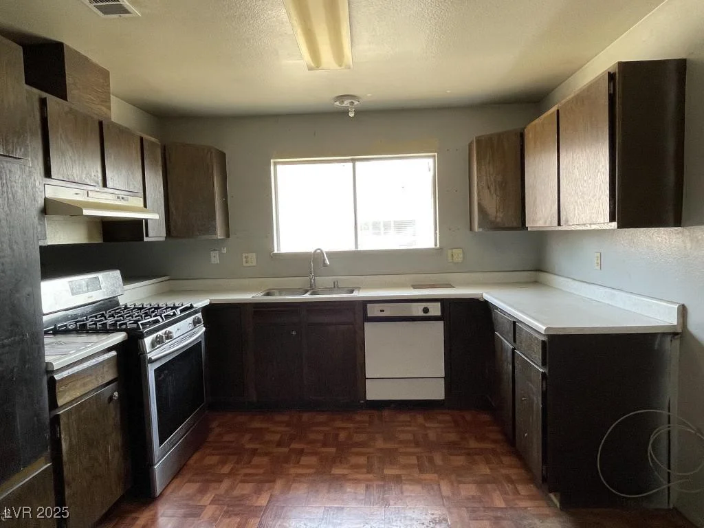 204 Bradshaw, Las Vegas, NV 89145
