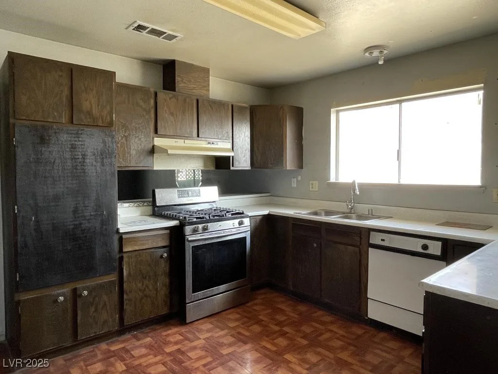 204 Bradshaw, Las Vegas, NV 89145