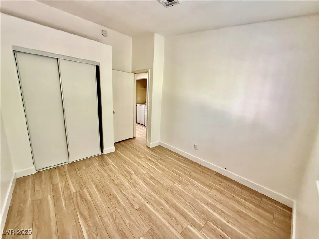 2524 Charleville, Las Vegas, NV 89106