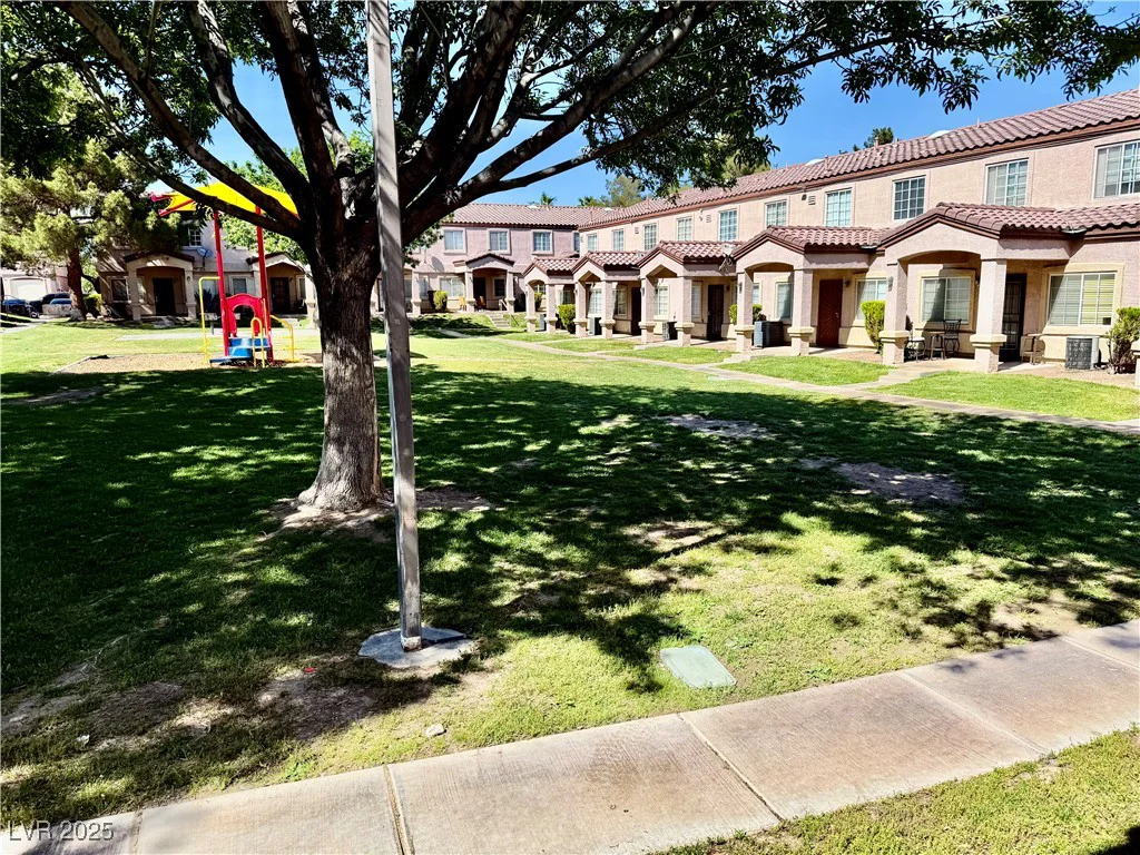 2524 Charleville, Las Vegas, NV 89106