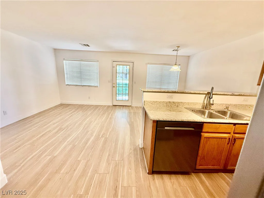 2524 Charleville, Las Vegas, NV 89106
