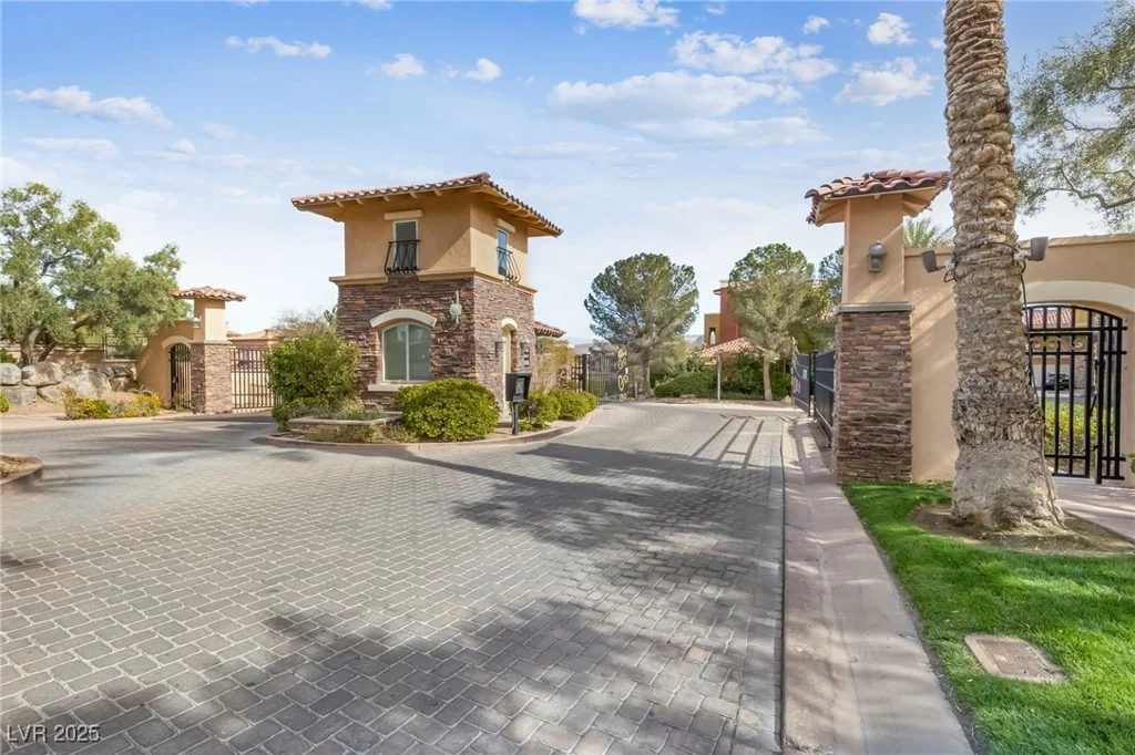 16 Cerchio Basso, Henderson, NV 89011