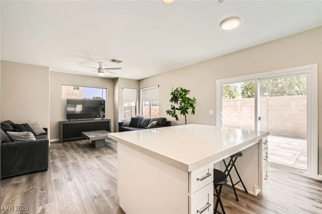 8469 Cheerful Brook, Las Vegas, NV 89143