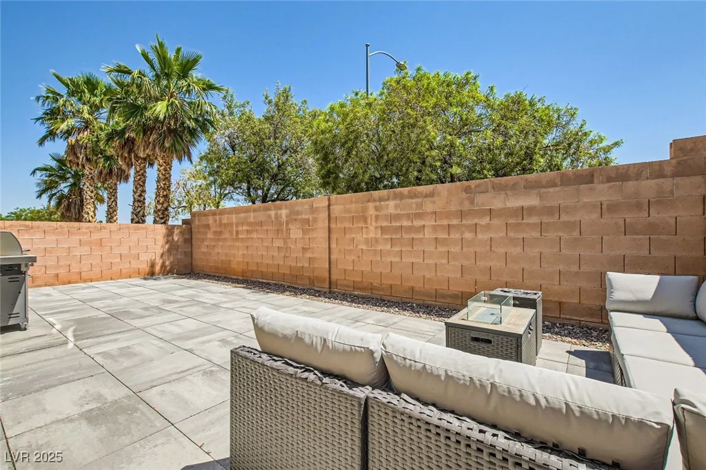 8469 Cheerful Brook, Las Vegas, NV 89143
