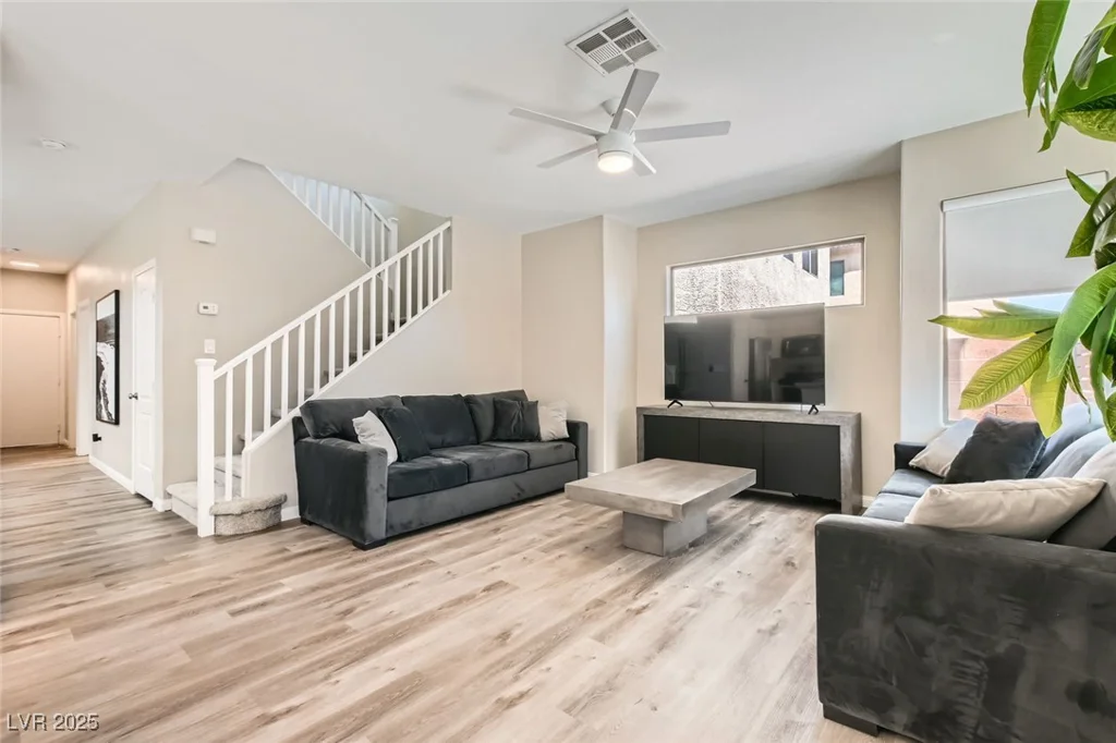 8469 Cheerful Brook, Las Vegas, NV 89143