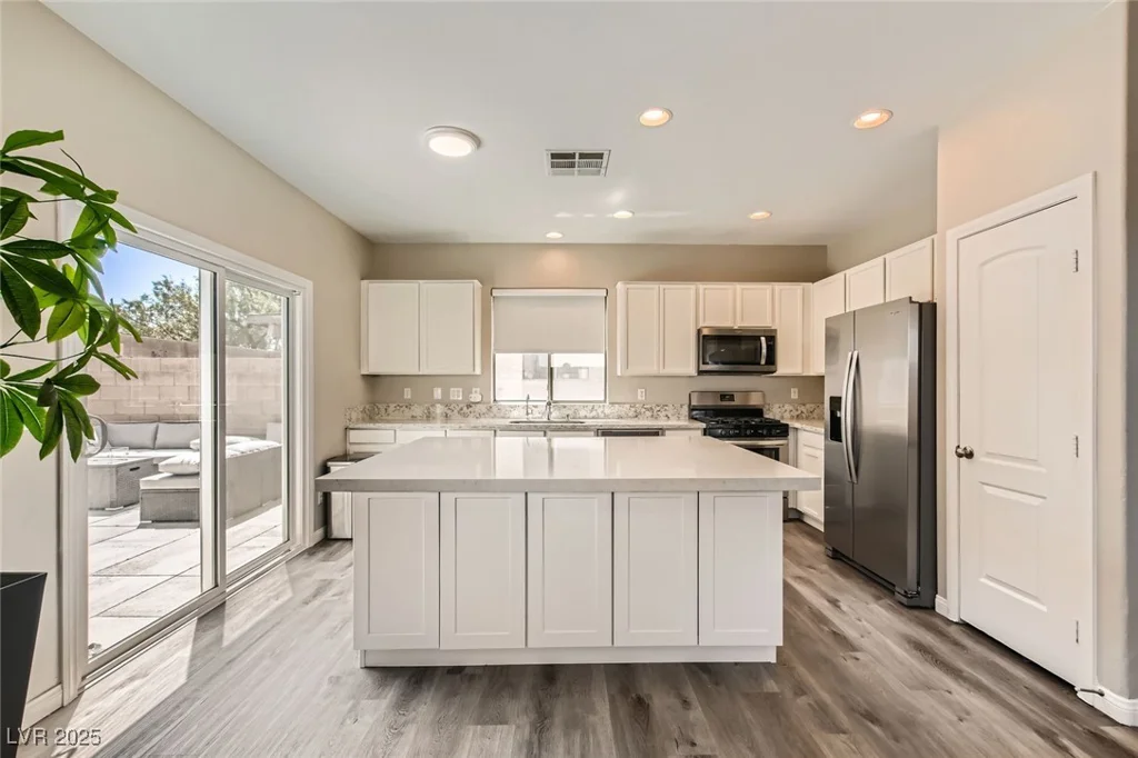 8469 Cheerful Brook, Las Vegas, NV 89143