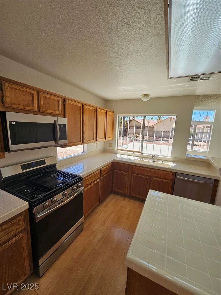 6529 Bradford, Las Vegas, NV 89108
