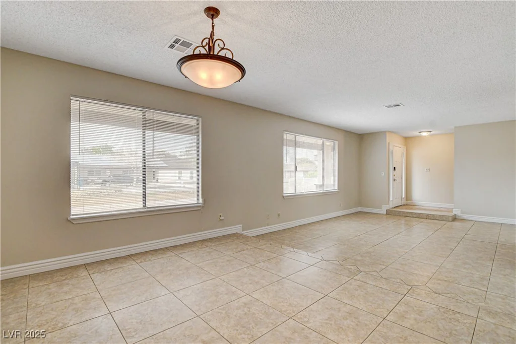 3575 Robindale, Las Vegas, NV 89139