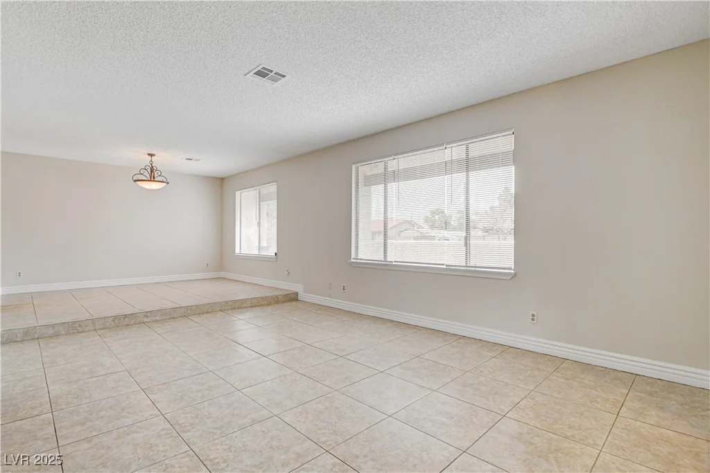 3575 Robindale, Las Vegas, NV 89139